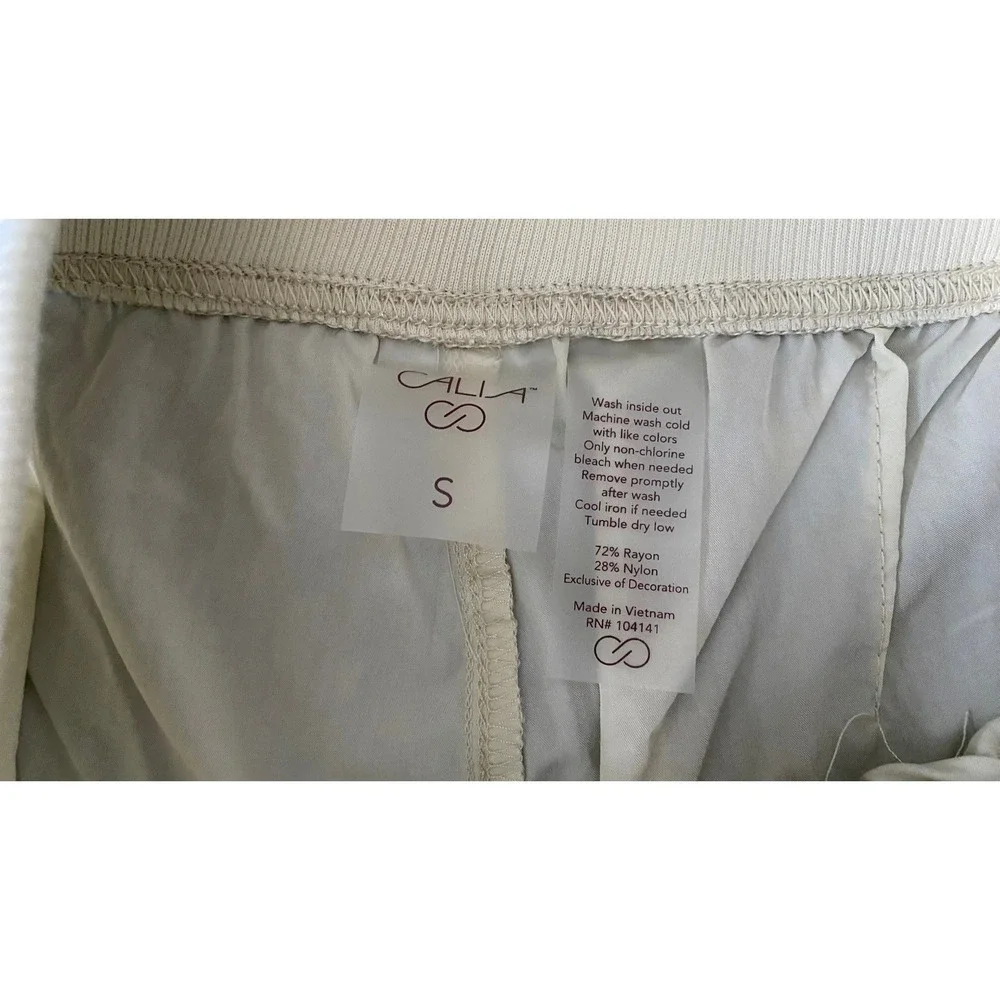 CALIA Journey Collection Mid-Rise Shorts Womens Small Cream White 4in Inseam NWT